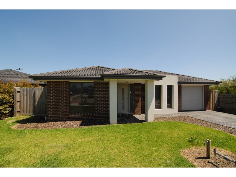9 Garnet Close, Skye VIC 3977