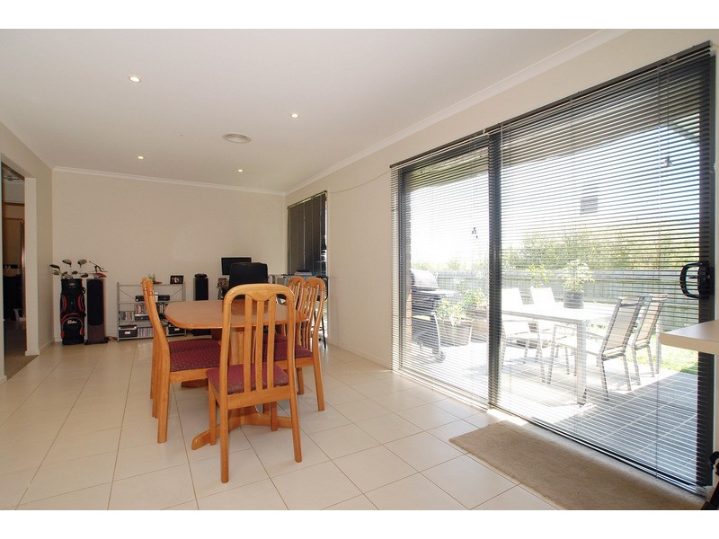 9 Garnet Close, Skye VIC 3977