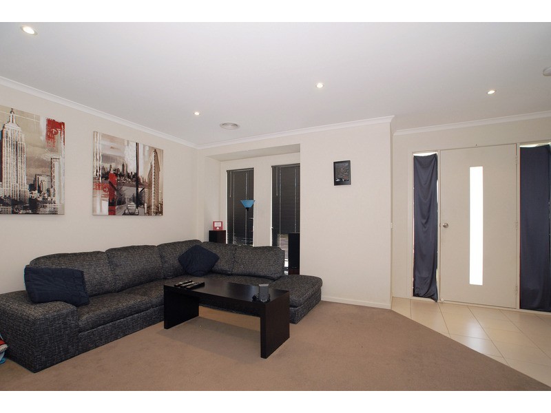 9 Garnet Close, Skye VIC 3977