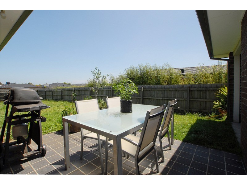 9 Garnet Close, Skye VIC 3977