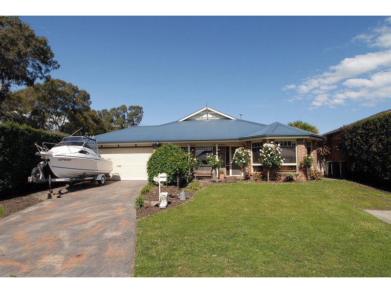 20 Captain Cook Close, Skye VIC 3977