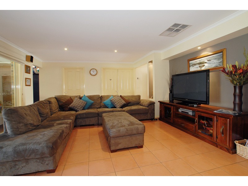 20 Captain Cook Close, Skye VIC 3977