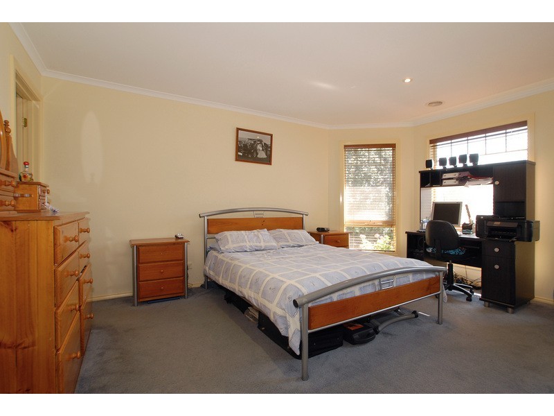 20 Captain Cook Close, Skye VIC 3977