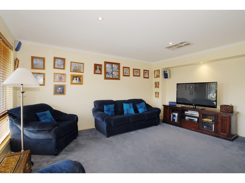 20 Captain Cook Close, Skye VIC 3977