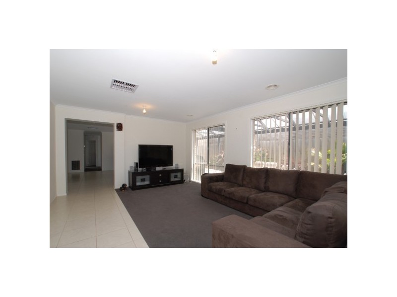 4 Ella Paige Place, Carrum Downs VIC 3201