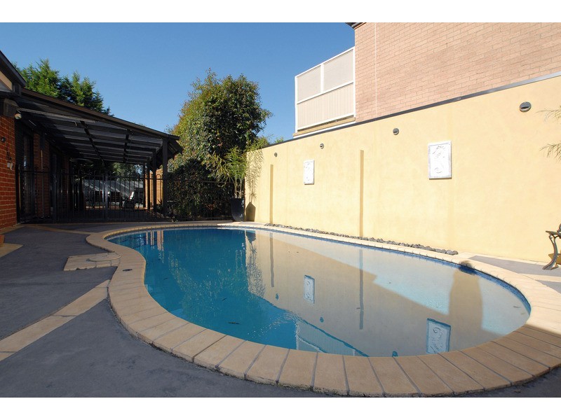 8 Alfred Deakin Grove, Skye VIC 3977