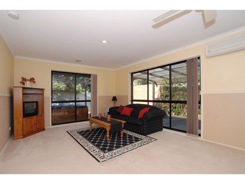 8 Alfred Deakin Grove, Skye VIC 3977