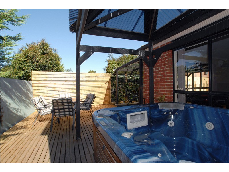 8 Alfred Deakin Grove, Skye VIC 3977