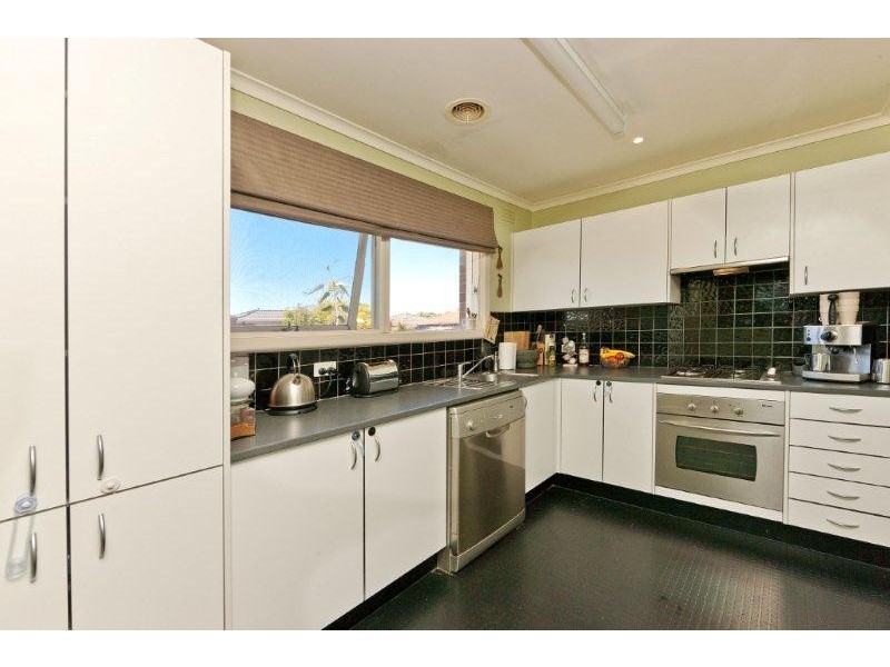 2/24 Golden Avenue, Chelsea VIC 3196