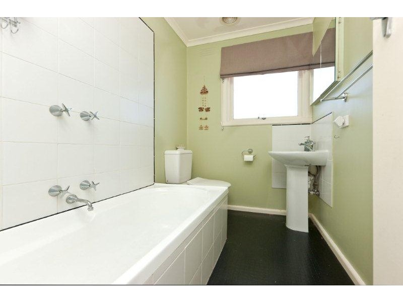 2/24 Golden Avenue, Chelsea VIC 3196