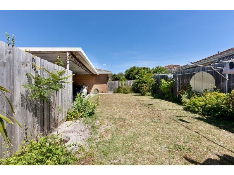2/24 Golden Avenue, Chelsea VIC 3196
