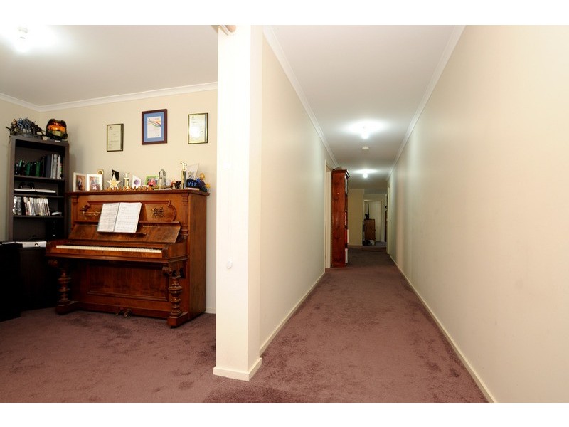 2/2 Edward Street, Langwarrin VIC 3910