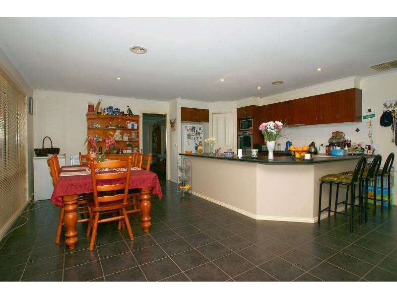 40 Veronica Drive, Skye VIC 3977