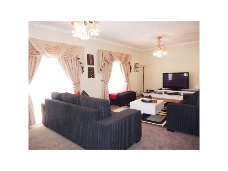 54 Delatite Way, Skye VIC 3977