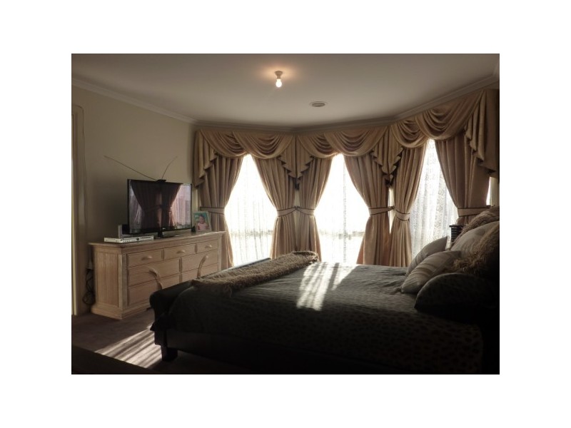 54 Delatite Way, Skye VIC 3977