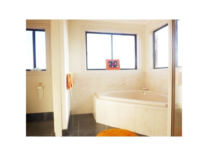 54 Delatite Way, Skye VIC 3977