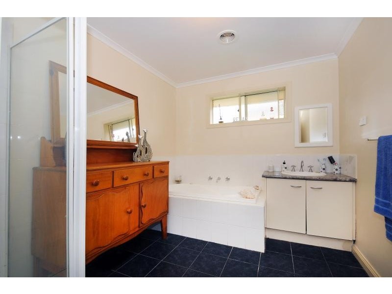 9 Edinburgh Drive, Skye VIC 3977