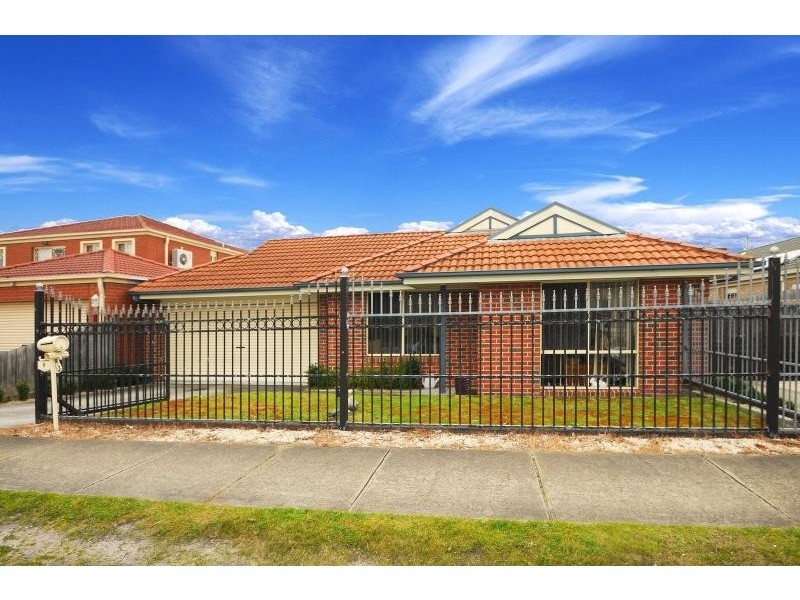 9 Edinburgh Drive, Skye VIC 3977