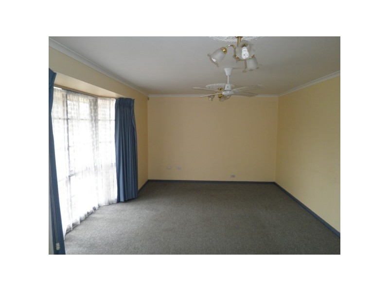 8 Currawong Drive, Carrum Downs VIC 3201