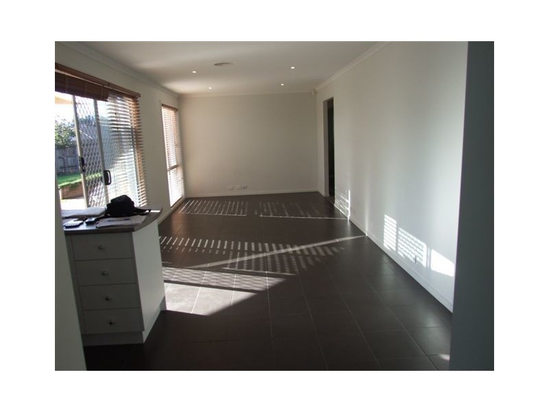 3 Triumph Way, Skye VIC 3977