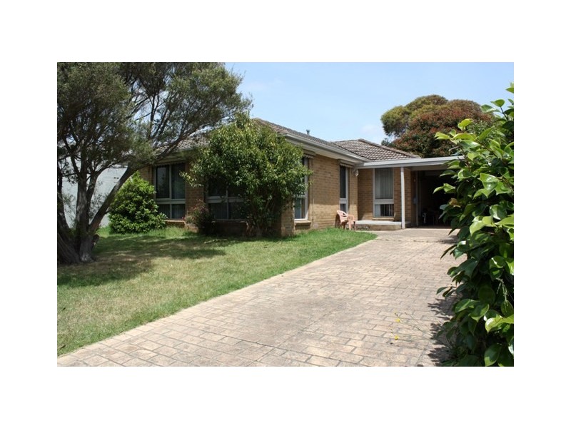 8 Ikara Street, Mornington VIC 3931