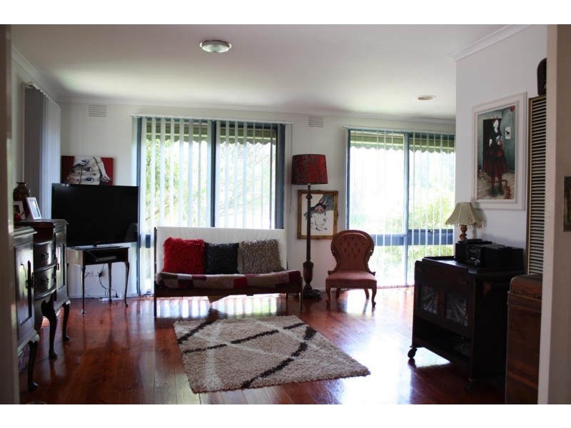 8 Ikara Street, Mornington VIC 3931