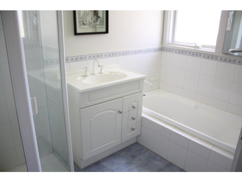 8 Ikara Street, Mornington VIC 3931