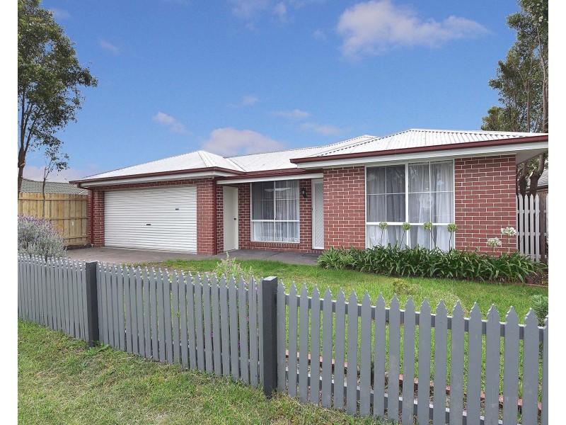 98 Rangeview Drive, Skye VIC 3977