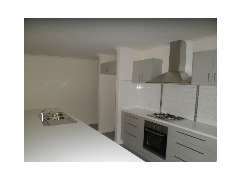 19 Sanoma Drive, Skye VIC 3977