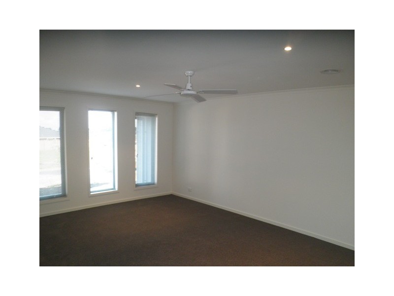 19 Sanoma Drive, Skye VIC 3977