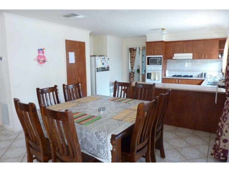 3 Fernwren Place, Carrum Downs VIC 3201