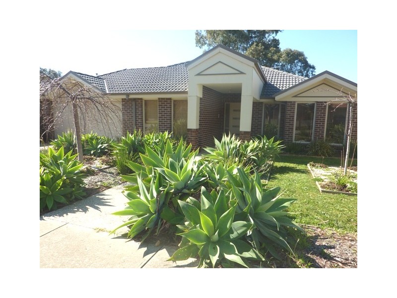 8 Brumbys Road, Carrum Downs VIC 3201