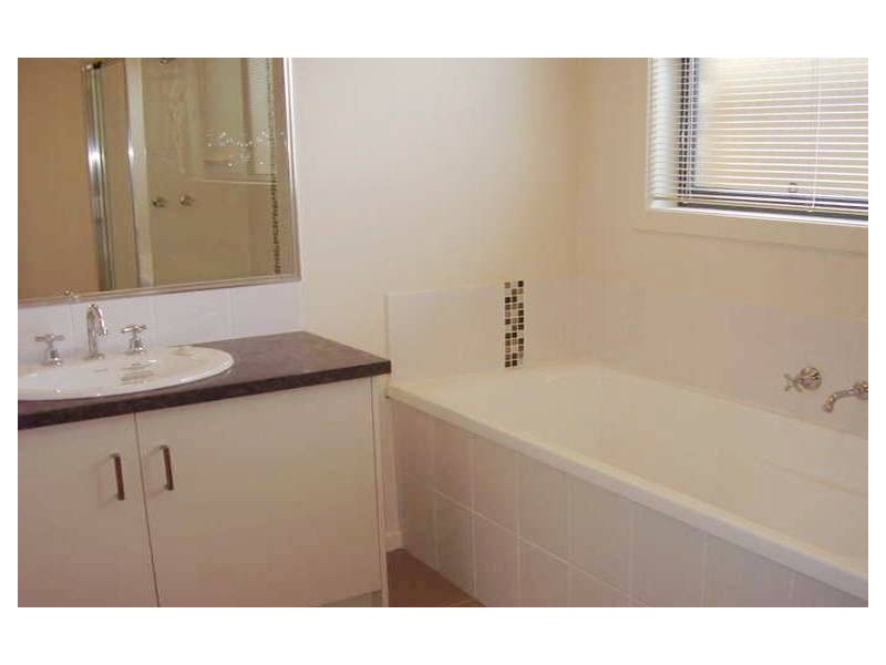 2/8 Hood Street, Frankston VIC 3199