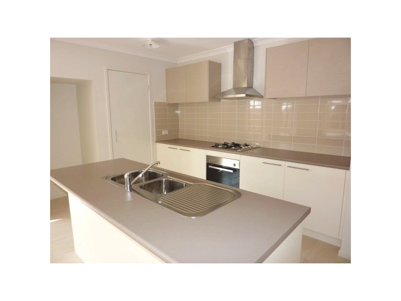 18 Eden Avenue, Skye VIC 3977