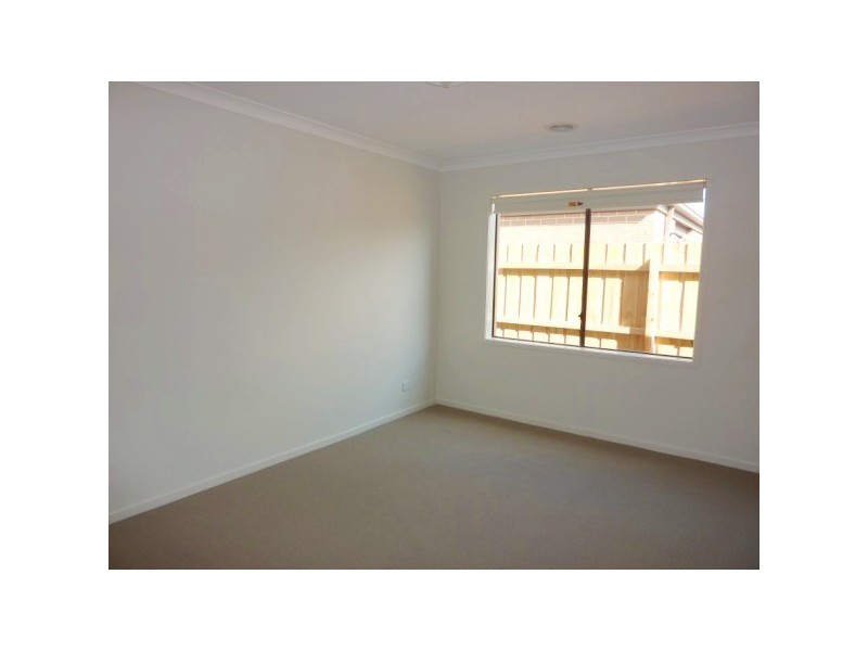 18 Eden Avenue, Skye VIC 3977