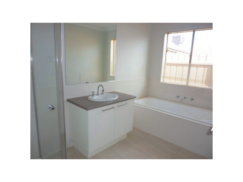 18 Eden Avenue, Skye VIC 3977