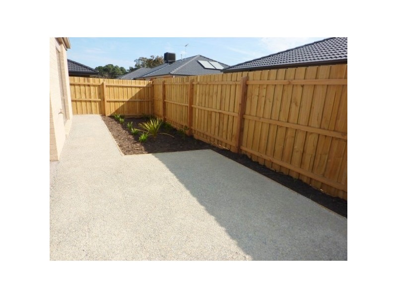 18 Eden Avenue, Skye VIC 3977