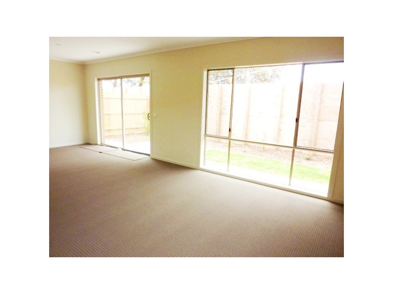 28/105 McMahons Road, Frankston VIC 3199