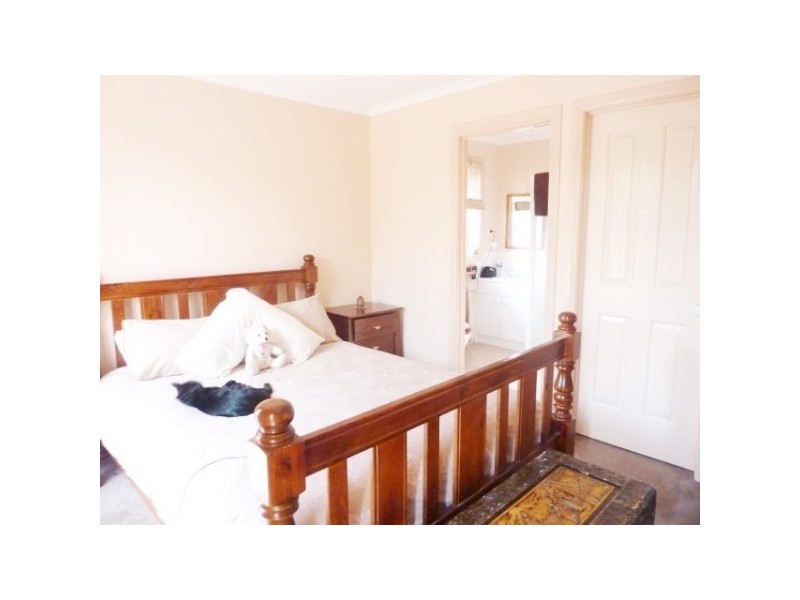 9 Hutchins Way, Skye VIC 3977