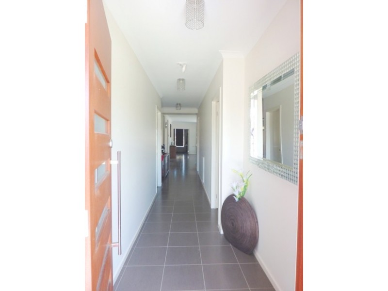 24 Tarcoola Way, Sandhurst VIC 3977