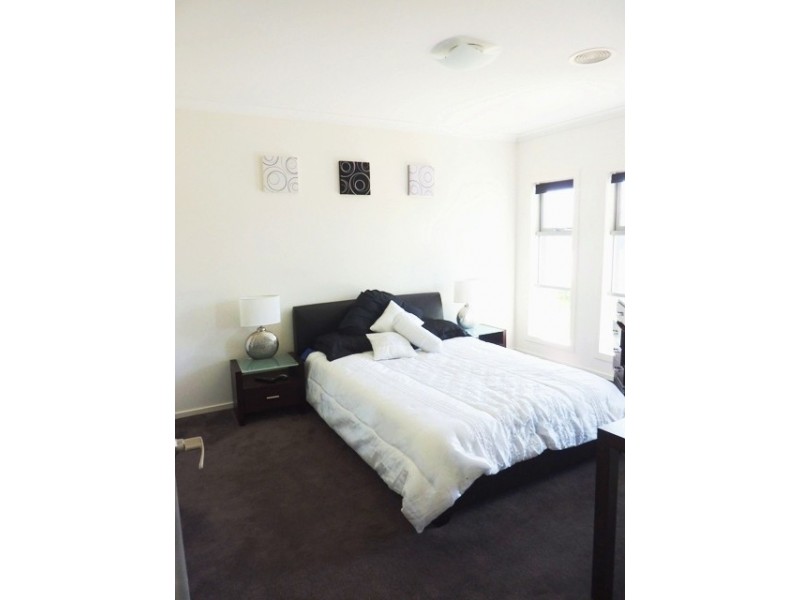 24 Tarcoola Way, Sandhurst VIC 3977