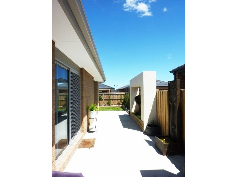 24 Tarcoola Way, Sandhurst VIC 3977