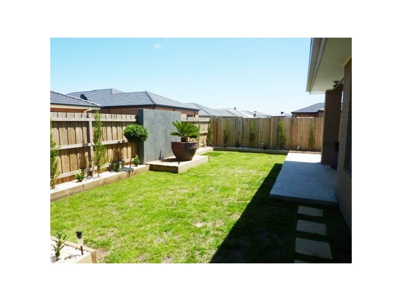 24 Tarcoola Way, Sandhurst VIC 3977