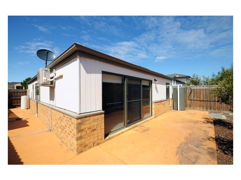2/15 Brunnings Road, Carrum Downs VIC 3201