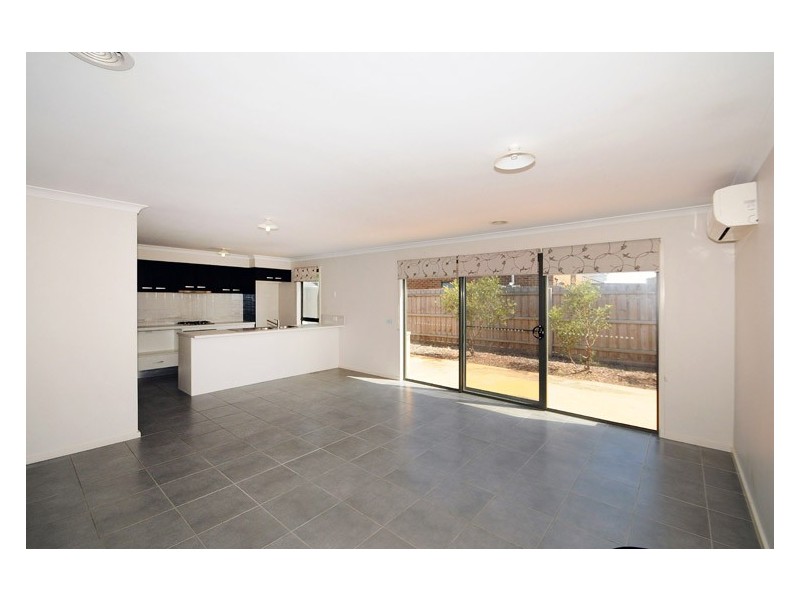 2/15 Brunnings Road, Carrum Downs VIC 3201