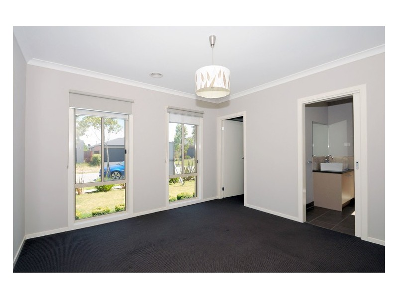 7 Tarcoola Way, Sandhurst VIC 3977