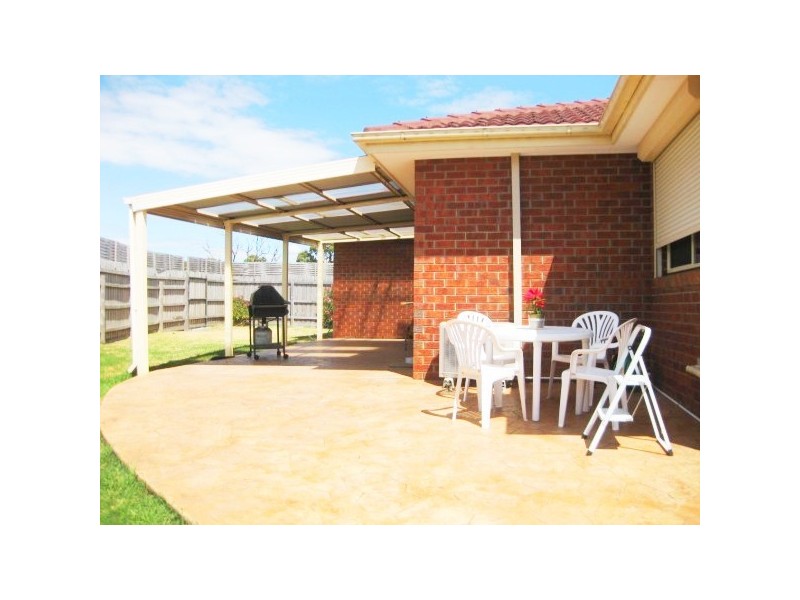 27 Postregna Way, Skye VIC 3977