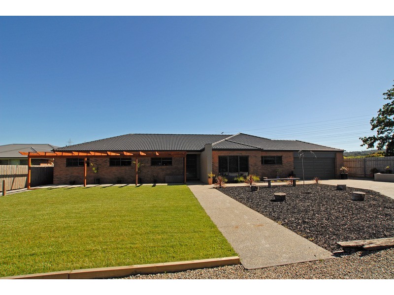 8 Alfred Close, Narre Warren North VIC 3804