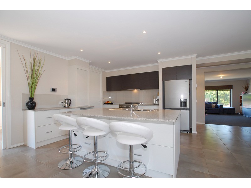 8 Alfred Close, Narre Warren North VIC 3804