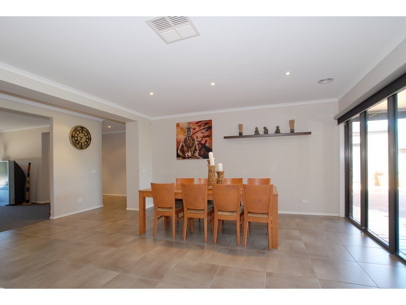 8 Alfred Close, Narre Warren North VIC 3804